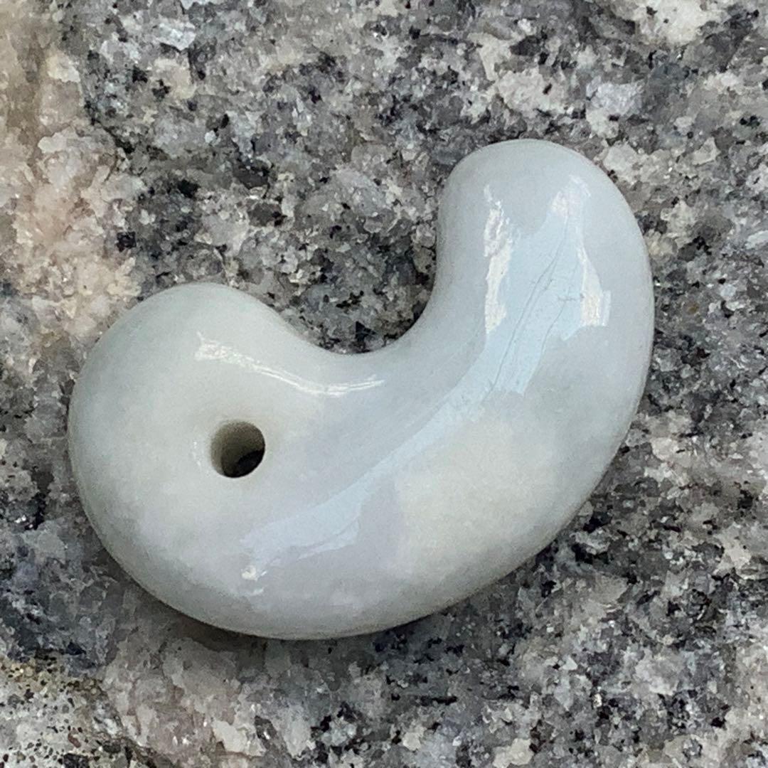 ✳天然石の妙味‼️ 本物の勾玉を卸しお値段で　糸魚川翡翠ジェダイト　鑑別書付‼️