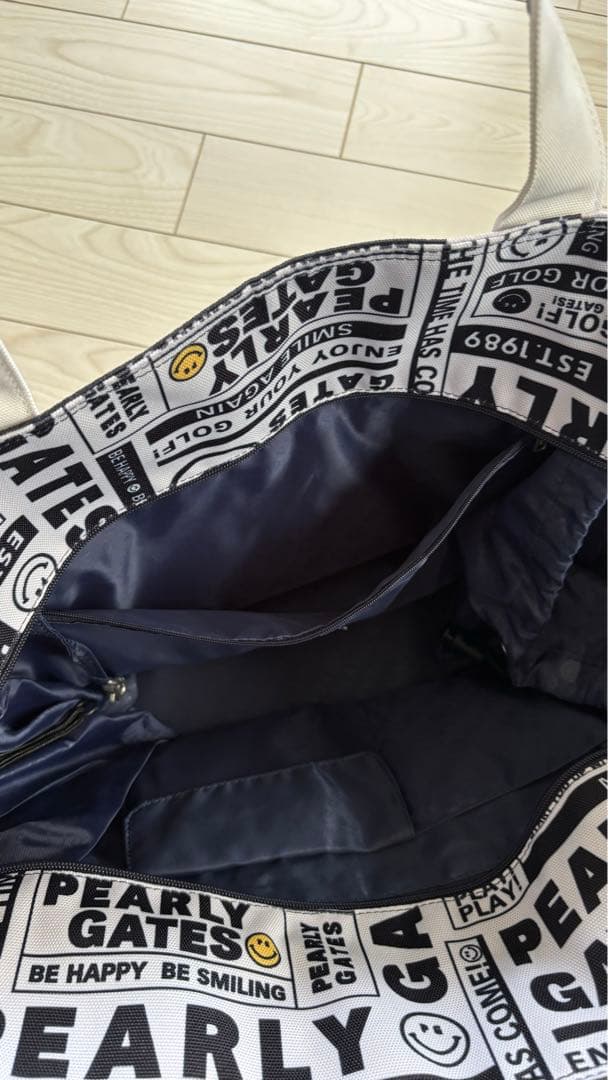 パーリーゲイツ　ロッカーバック　ニュースペーパー柄