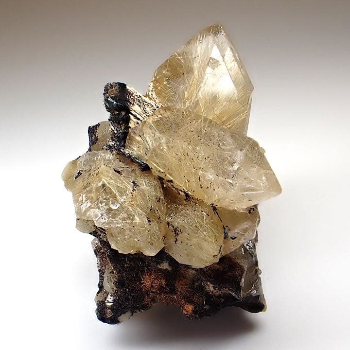 【ブラジル産】ルチルオンヘマタイトインクォーツ