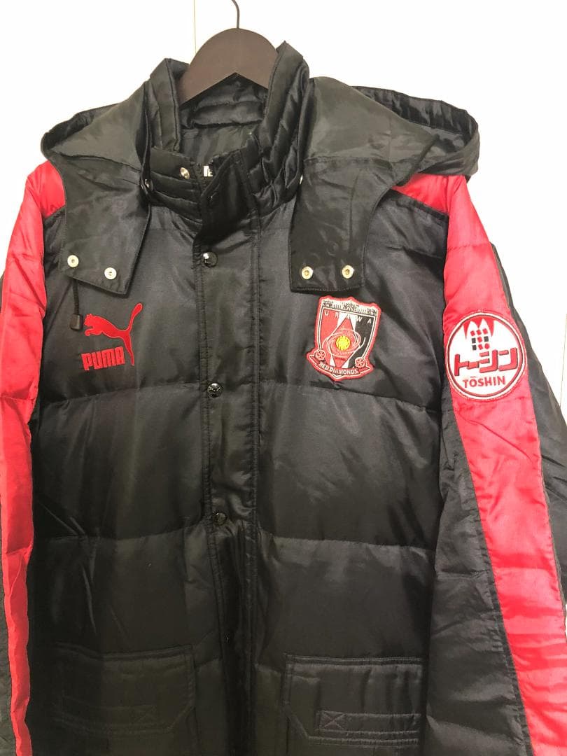 PUMA ダウンコート ベンチコート 黒×赤 浦和レッズ 　JASPO　Ｌ-Ｏ