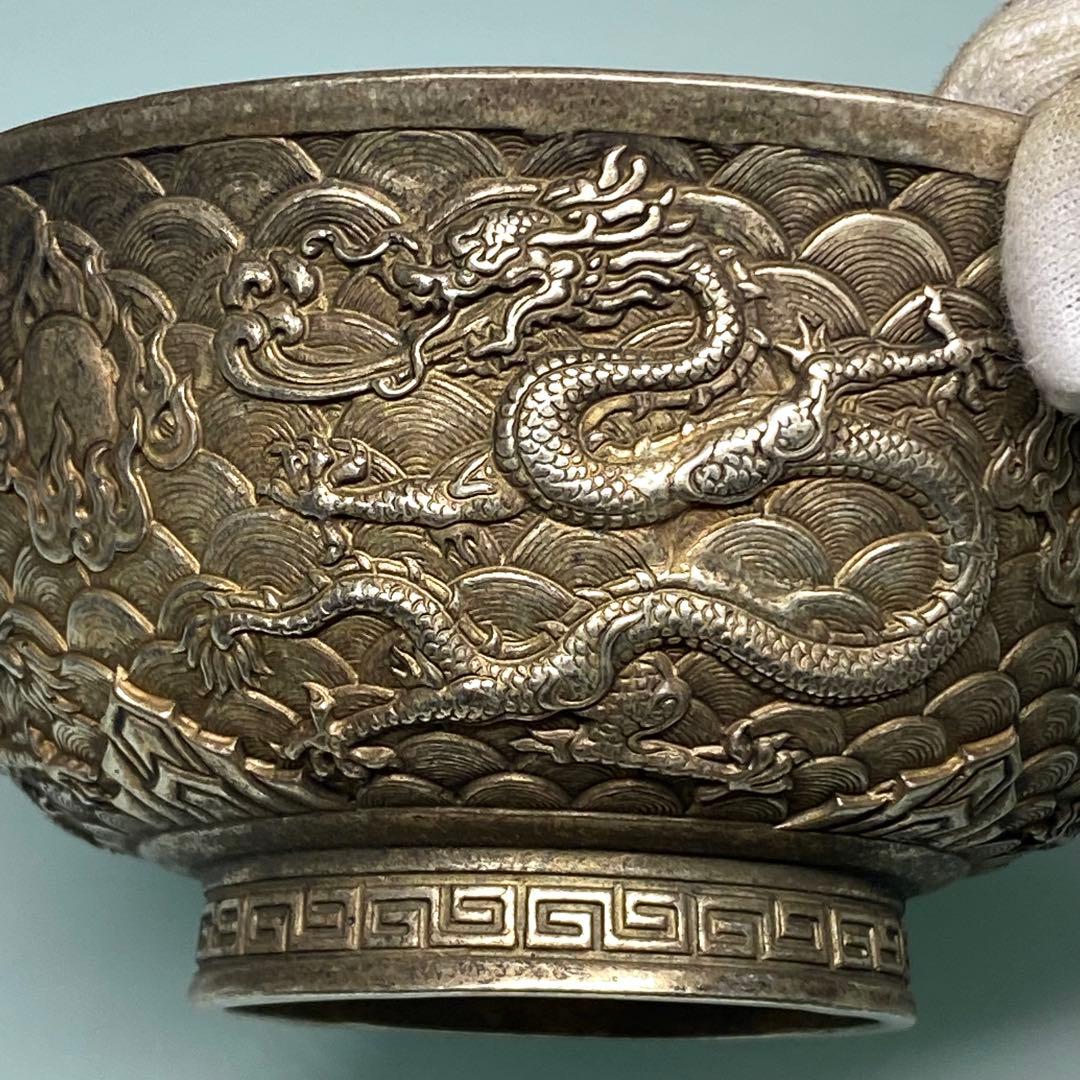 旧蔵　古い彫刻の皿　凹凸彫刻　騰雲銀龍　雙龍戲珠　古美術　時代物　アンティーク