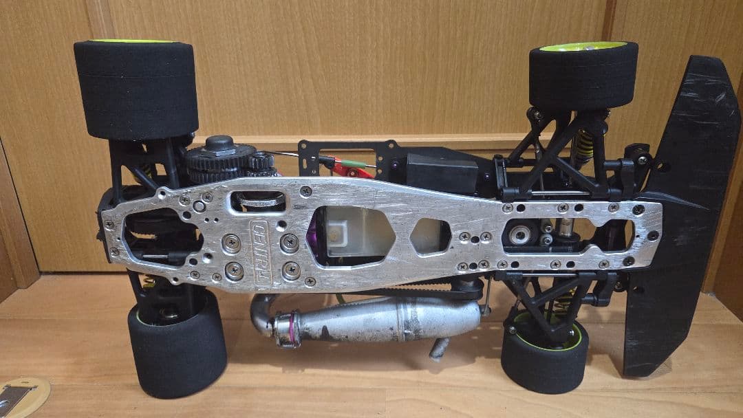 サーパント ベクター エンジンラジコンカー ハチイチ 中古 エンジン付き