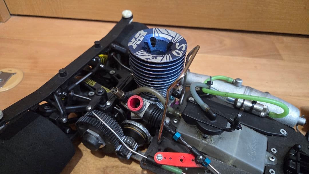 サーパント ベクター エンジンラジコンカー ハチイチ 中古 エンジン付き