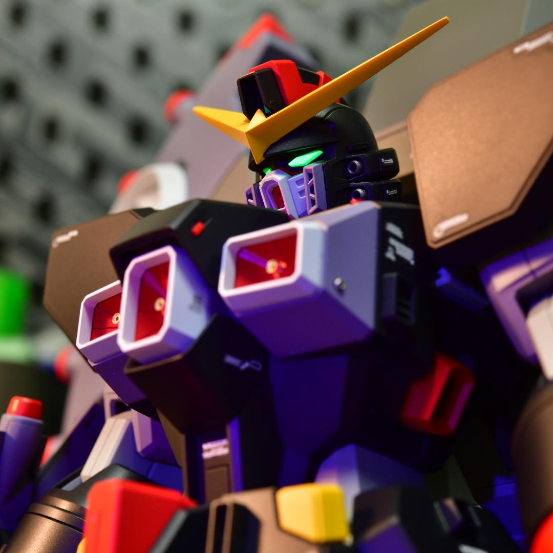 【全塗装完成品】HG デストロイガンダム