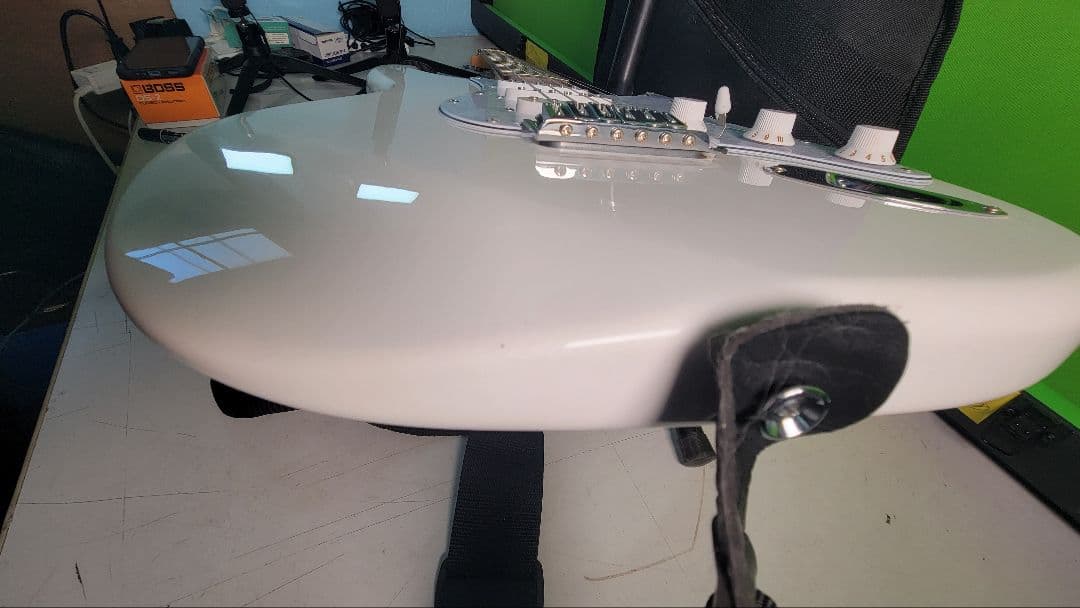 Squier by Fender stratocaster White 美品