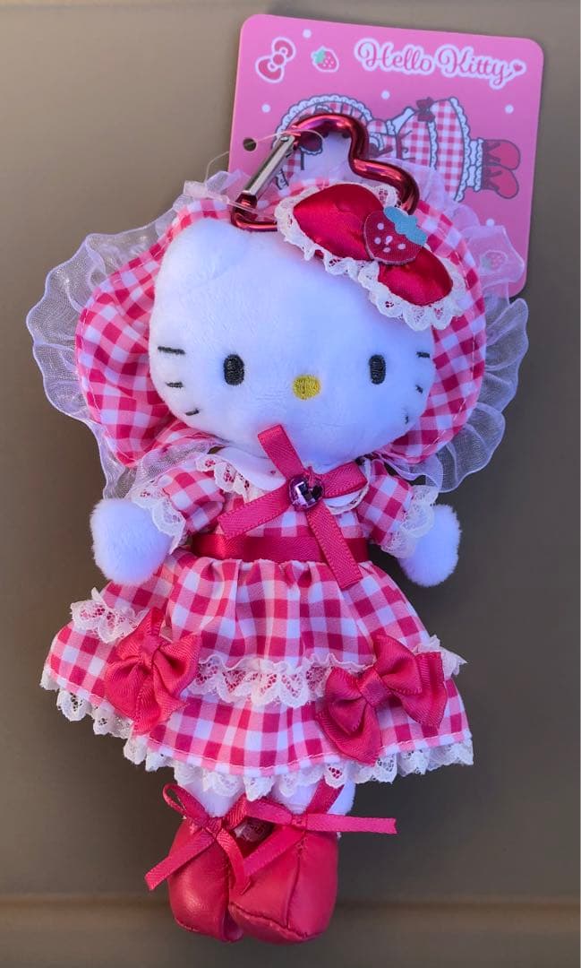 超お買得‼️正規品　新品　タグ付　ハローキティドレススタイルキーホルダー6set❣️