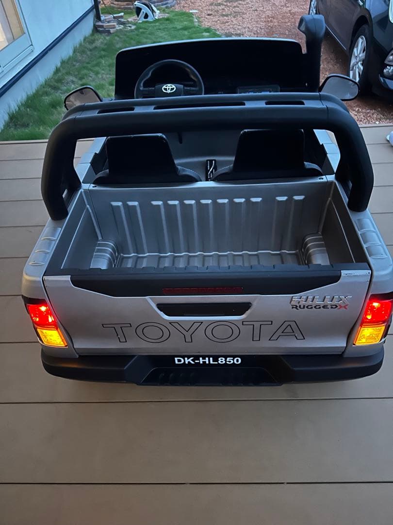 手渡し限定　乗用ラジコン　ハイラックス　ラギット