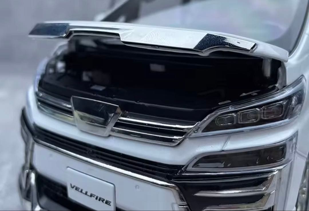 トヨタ ヴェルファイア 1/18 ダイキャストモデルホワイト ミニカー