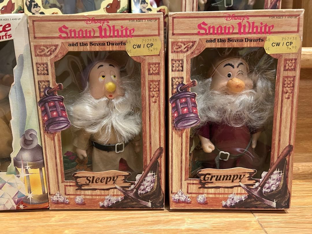 ディズニー　フィギュア　白雪姫　7人の小人　王子様　継母　魔女　新品　ドール