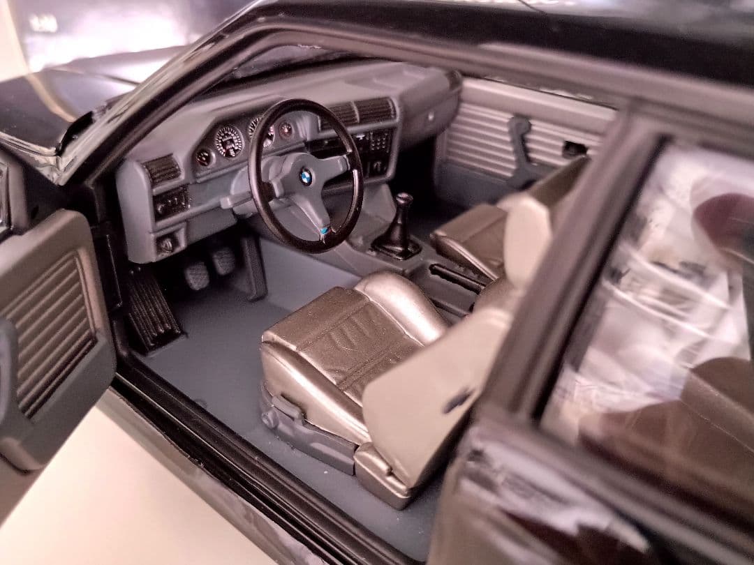 ミニチャンプス  M3 STREET E30 1987 1/18