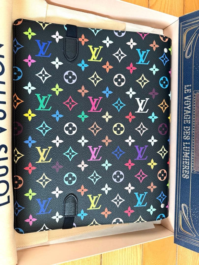 新品未使用♪日本限定LVxTM バインダー・モノグラムマルチカラー GI1505