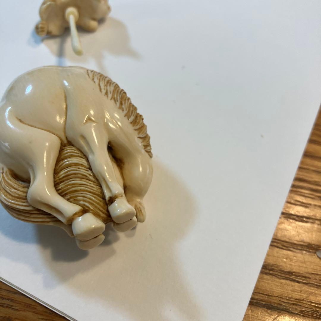 珍品　根付けではない　調味料？馬さんと猿の小さじ付きの　角