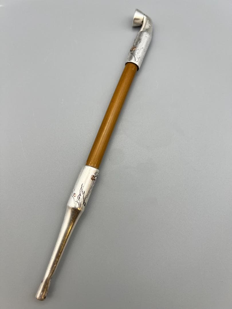 銀製　煙管　キセル　梅図　銀細工　アンティーク　重量約29g