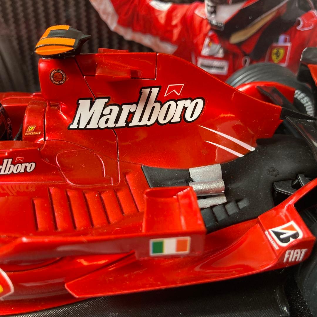 ホットホィール1/18Ferrari F2008 キミライコネン