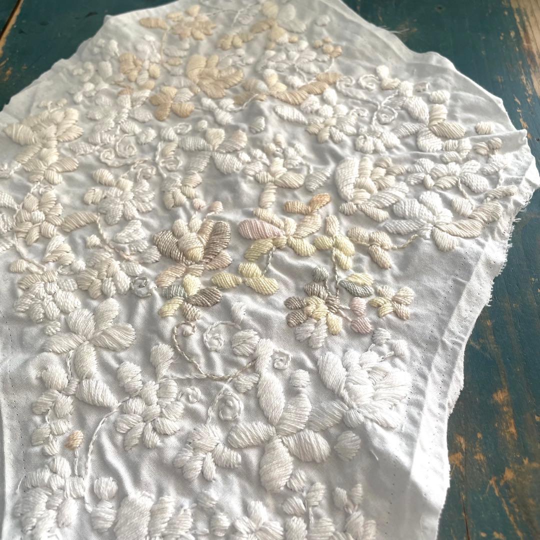 至高の手仕事/極厚立体刺繍パーツ /純白の陰影が織りなす一点モノの芸術
