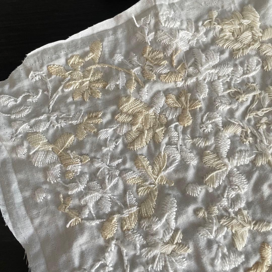 至高の手仕事/極厚立体刺繍パーツ /純白の陰影が織りなす一点モノの芸術