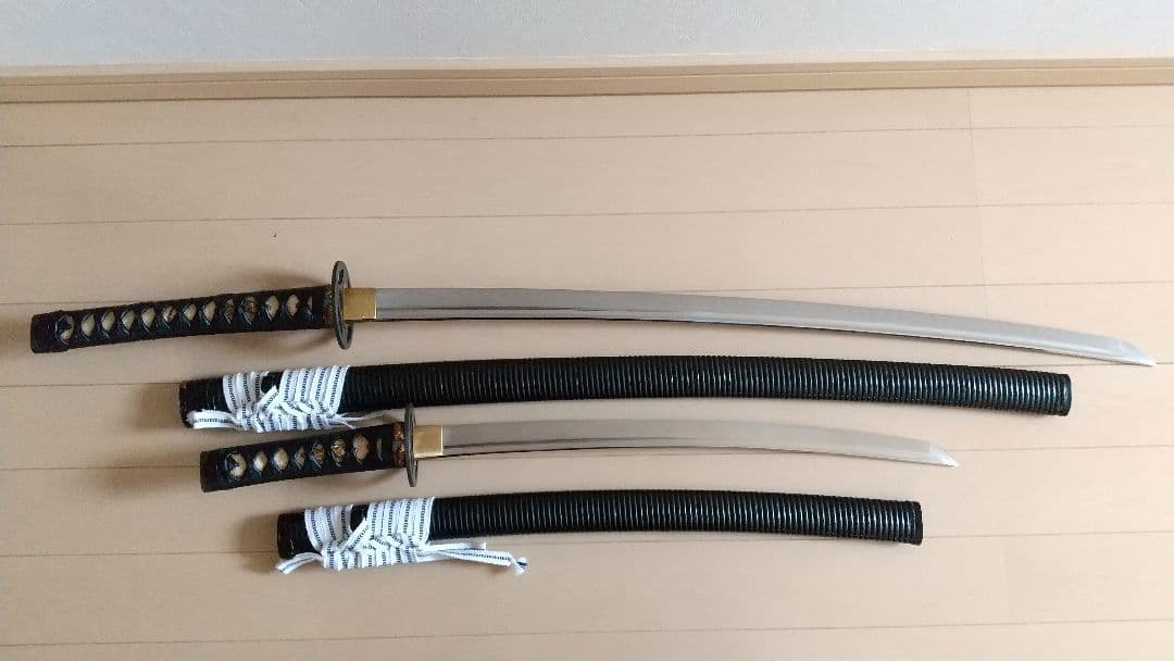 【珍品】模造刀 (皮巻き・千段鞘・樋入り刀身) 居合刀・模擬刀