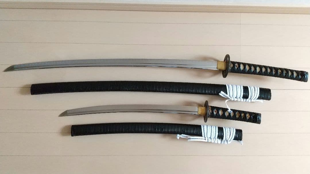 【珍品】模造刀 (皮巻き・千段鞘・樋入り刀身) 居合刀・模擬刀